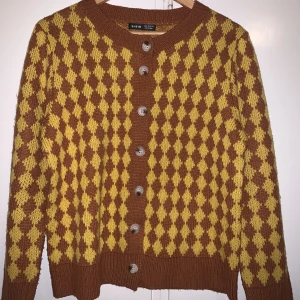 Stickad kofta - En fin stickad kofta från shein som kom inte till användning i storlek M 