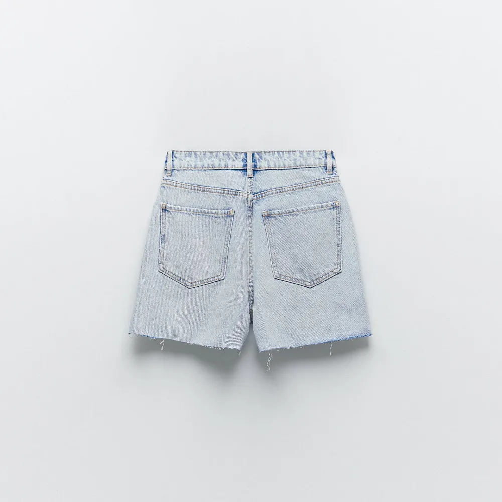 Helt oanvända shorts från Zara! Storlek 38❣️. Shorts.