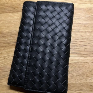 Helt ny svart skinn plånbok  - Helt ny plånbok i äkta läder   Köparen står för frakt … bud från 200kr