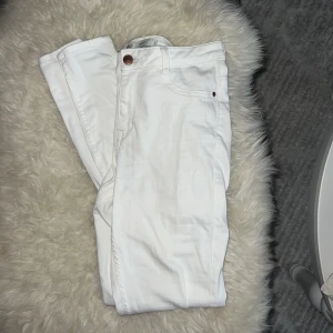 Vita Molly jeans - Vita Molly stretch jeans från Gina tricot strl S 