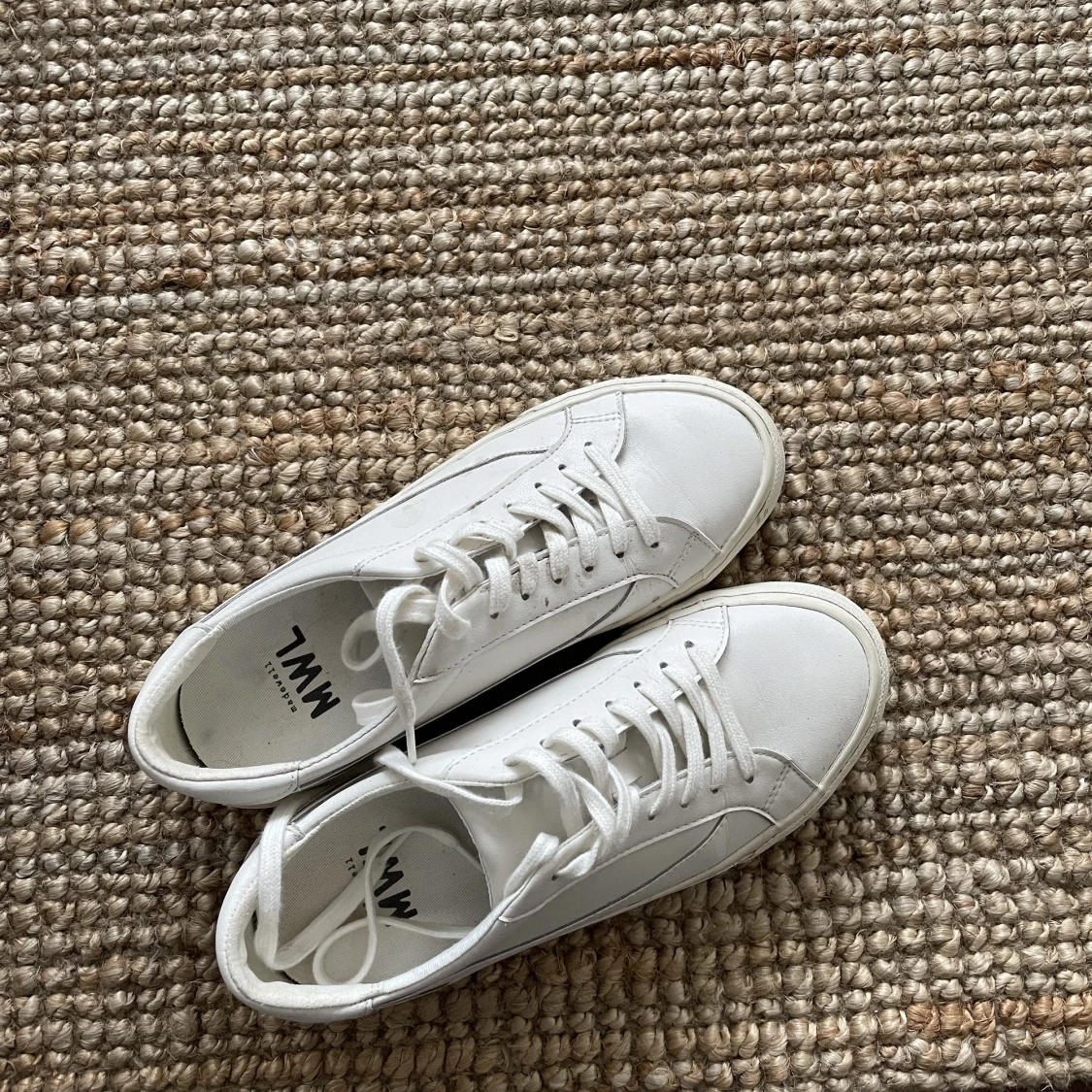 Vita sneakers i skinn