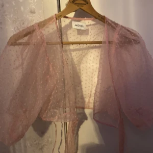 Rosa blus  - Rosa blus från monki  Inga fläckar  Storlek S 50kr