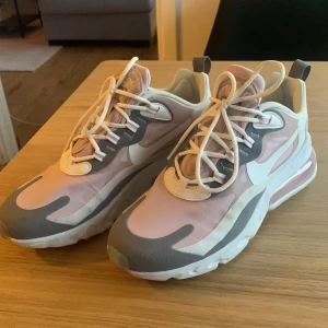Nike Air Max react  - Storlek 38,5. Använd väldigt få gånger