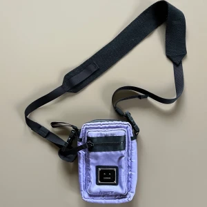 Acne väska - Acne shoulder bag. Aldrig använd ny pris 1499