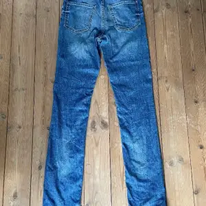 Acne jeans modell Needle. Storlek 28/32