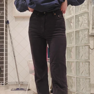 Levis ribcage jeans - I modellen ribcage straight, 26 i midjan och 29 i längden. Använda men i bra skick.