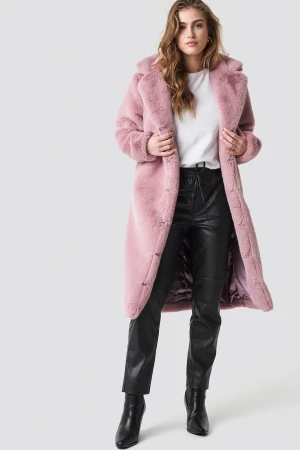 Nakd fusk mink maxi kappa - Använd 2 ggr i absolut nyskick  Strl xs men passar strl S (oversize)  Nypris 2.000 kr