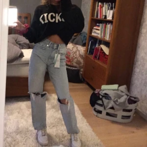 Jeans - Säljer dessa blåa jeans i storlek 30 från Gina. 