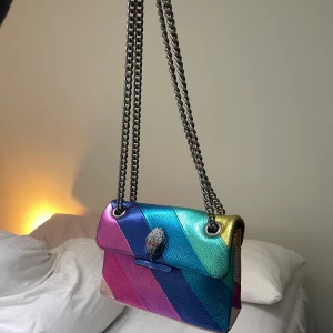 Kurt Geiger väska - Säljer min Kurt Geirger väska då den inte kommer till användning tyvärr. Inga defekter eller liknande, fortfarande i bra skick! 