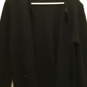 Klänning  - 1. SIBIN LINNEBJERG svarta  2. Indiska gröna klänningen  3. HM large klänning leopard 