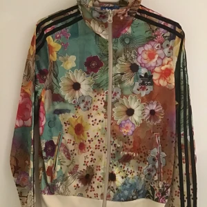 Adidas kofta  - Frakt: 63kr