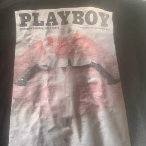 Populära Playboy hoodien som inte finns länge. Använd mycket. Super mysig men stor i storleken!!🥰