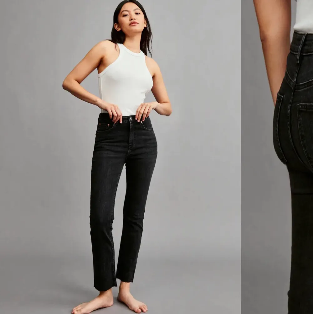 Jeans i modellen Ylva kick flare från Ginatricot. Färgen är offblack och storlek 38. Fint skick! . Jeans & Byxor.