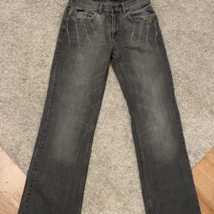 Coola jeans  - Coola jeans i strl 30, köpta secand hand får ingen användning av dom tyvär 💕 kontakta för mer info.