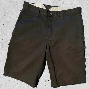 Volcom shorts - Svarta Volcom shorts. Storlek W30.