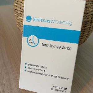 Tandblekning Strips från BelissasWhitening - Tandbleningsstrips från BelissasWhitening.  Ingår 14 strips för övre tandraden och 14 strips för undre tandraden. Resultat på 20 minuter. Oöppnad, inplastad förpackning. NYPRIS 799kr