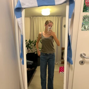 Brandy Melville linne i väldigt fin grön - Säljer pågrund av att jag inte använder så mycket.