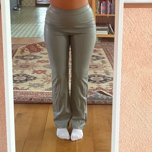 läder byxa Nelly - Läderbyxor från Nelly som jag tyvärr inte använder tillräckligt mycket :( sitter så snyggt och långa i benen. Skriv privat i chatten för att köpa. 