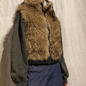 Päls väst  - Cool pälsväst 🤩