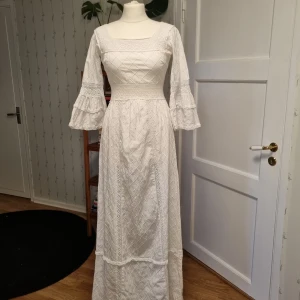 Vintage wedding dress - Köpt i en vintage butik i Frankrike. Perfekt kondition.