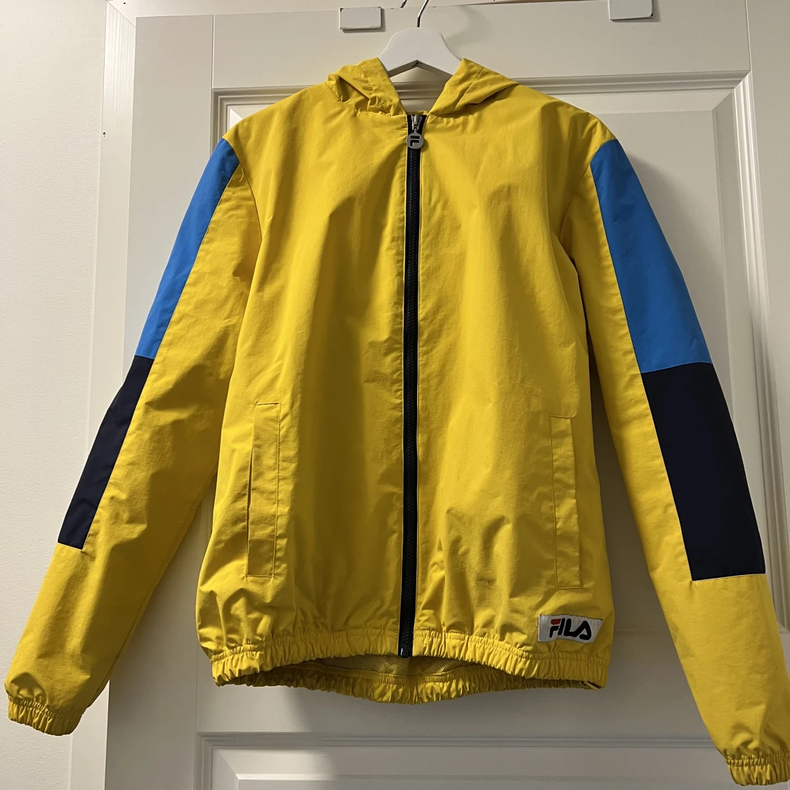 Fila jacka storlek M