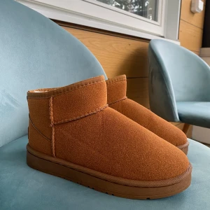 Mini ugg (not original but great quality) - Bought online never worn ( they size small for me)