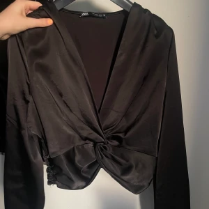 zara topp  - topp från zara endast använd 1 gång, storlek M passar S också. 
