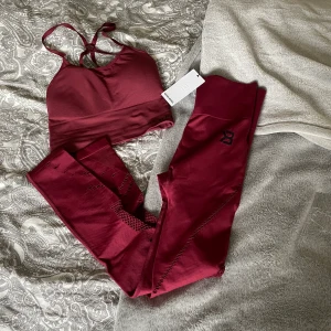 Better Bodies set storlek S - Oanvända träningstights och topp. Tightsen har lappen kvar.  Köpes som ett sett  