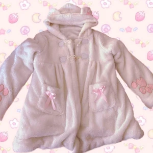 Fluffy cat ear faux fur coat - Kawaii/lolita cat ear fur coat. Fits a little oversized. Would be a little too short for anybody 170cm+ In perfect condition 💕