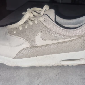 Nike  - Beiga nike. Storlek 38