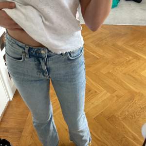 Jeans från Gina i superfint skick. Säljer då de blivit försmå. Köparen står för frakt💕 strl 32. Ord pris 400 !tog bara nån random frakt så frakt bestäms sen!