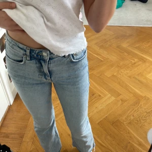 Jeans Gina - Jeans från Gina i superfint skick. Säljer då de blivit försmå. Köparen står för frakt💕 strl 32. Ord pris 400 !tog bara nån random frakt så frakt bestäms sen!