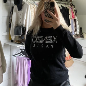 Kenzotröja - Knappt använd Kenzo tröja i väldigt bra skick, inköpt 2019  Nypris 2100kr