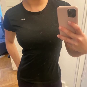 Nike träningströja - Träningströja från nike strl xs, använd men i fint skick 🤎 frakt 51kr