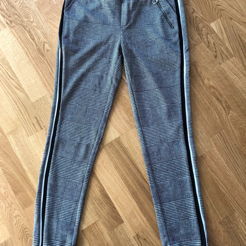 Aldrig använda gravidbyxor i mjukt skönt material. Jeans & Byxor.