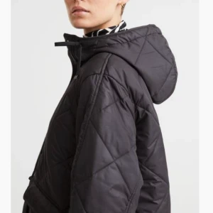 Svart jacka  - Denna från h&m aldrig använd. Köpte den för 600. 