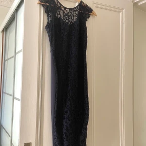 Klänning strl xs/s - Fin klänning som använts till bröllop. Passar xs/s. Bra skick. 