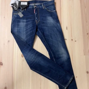 Dsquared byxor storlek 48 - Dsquared byxor, storlek L, pris 2000kr,cond 9/10 kvitto finns kvar