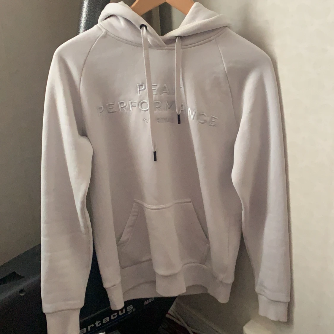 Grå peak performance hoodie  - 90