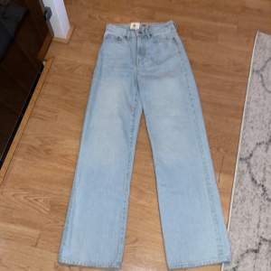 Oanvända snygga jeans från Lager 157 i storlek xs. (Långa i benen) 
