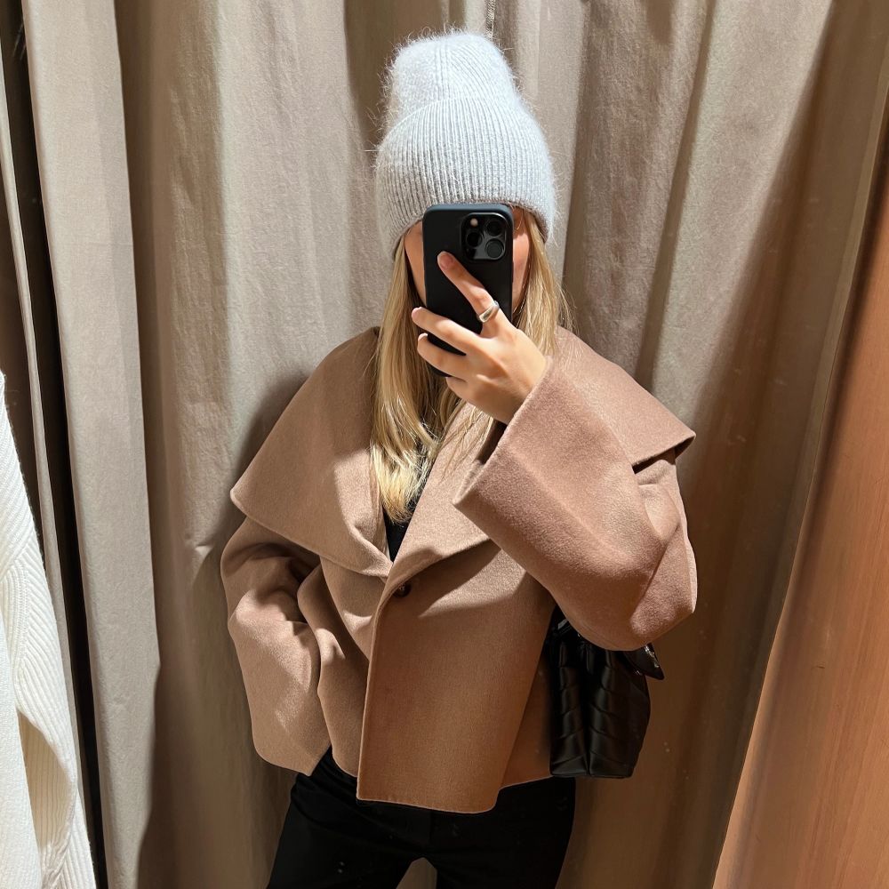 Mössa finns i färgerna vit, beige och grå! Köp gärna på hemsidan cenui.se men här på plick går också bra💕 klicka inte på köp!. Accessoarer.