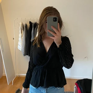 Svart tröja/blus - Fin