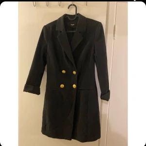 Blazer klänning  - Klänning från Bikbok. Storlek xs. Använd fåtal gånger 
