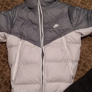 Ny Nike vinterjacka M - En helt ny vinterjacka från Nike. Nypris2049 Mitt pris 1000