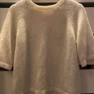 Stickad t-shirt  - En fin stickad tröja från Selected Femme❤️‍🔥