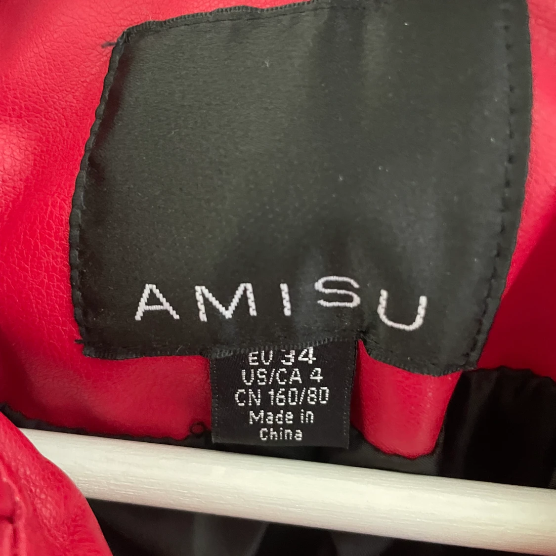 Skinnjacka röd  - 90