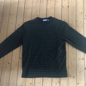 Tröja från Weekday - Snygg tröja från Weekday. Köpt i butik i Stockholm