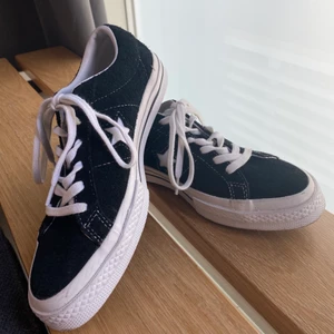 Converse sneakers  - Coola, unika converse. Storlek 37. Endast använda två gånger!! 🤍