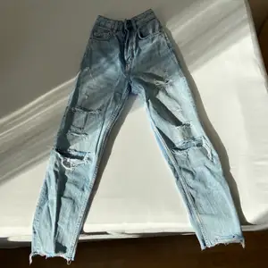 Highwaisted straight jeans från H&M ❗️TRYCK EJ PÅ KÖP NU❗️
