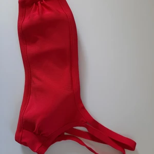 Bikinitopp  - Oanvänd bikinitopp i storlek S. Köpt utomlands på Calzedonia.  Storlek: S